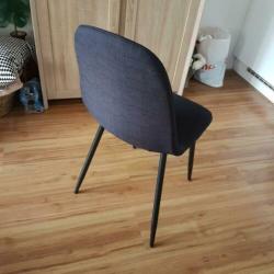 4 zwarte stoelen