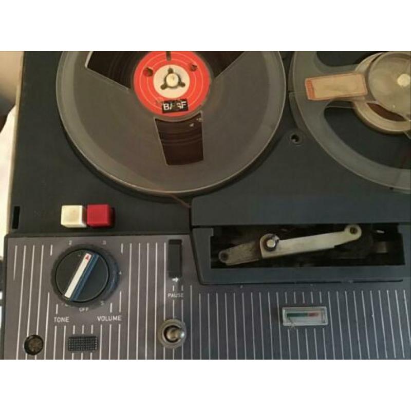 Oude bandrecorder van aristona voor de liefhebber.