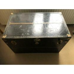 Antieke hutkoffer / reiskist met Holland-Amerika- label