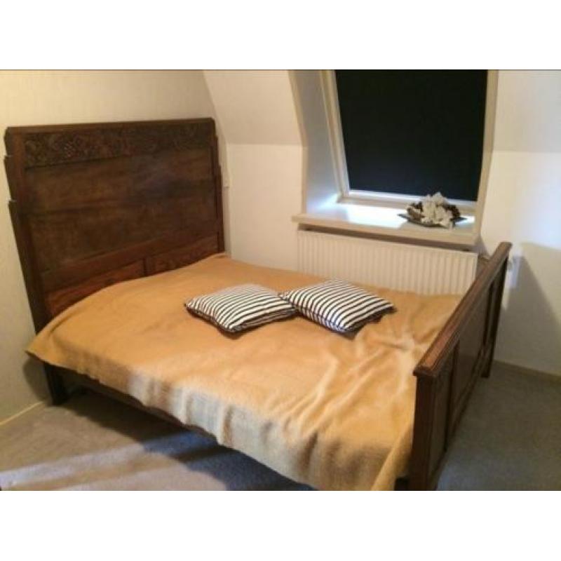 Antiek eikenhouten bed, inclusief matrassen