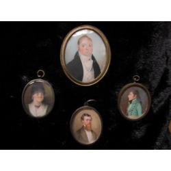 ==ca 1900/1920 = portret-miniatuur = vrouw met halsketting