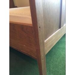 Houten bed