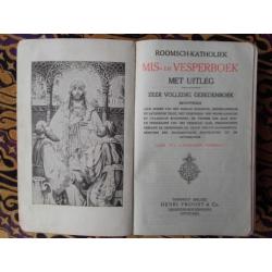 Mooi origineel oud mis en vesperboek uit België uit 1935.