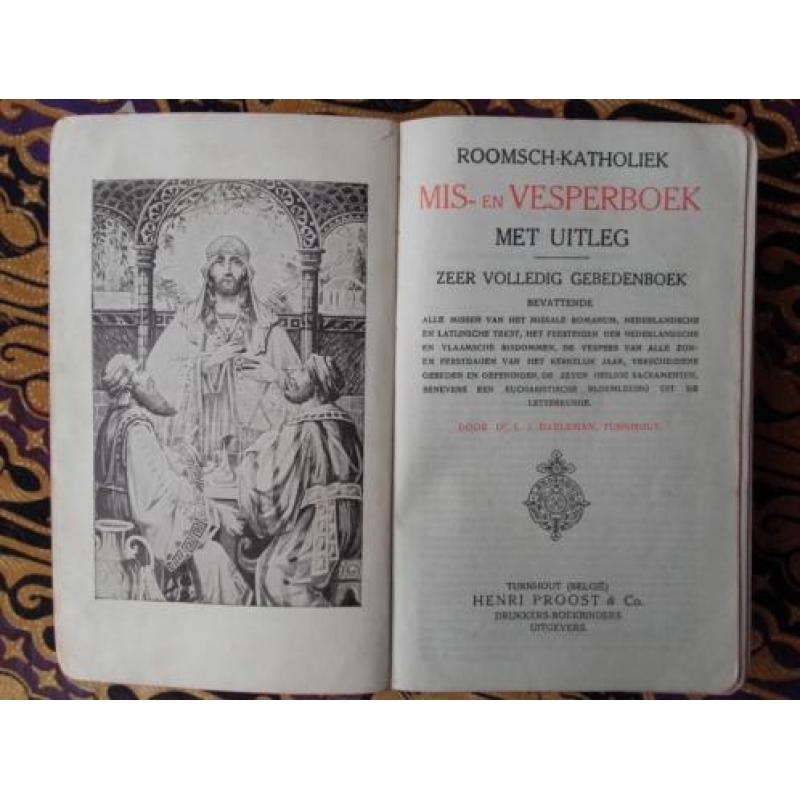 Mooi origineel oud mis en vesperboek uit België uit 1935.