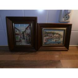 2 schilderijtjes met ingelegde tegeltjes.