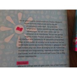 Twee pockets uit de PINPOCKETserie: Moordspel! en Bezeten!