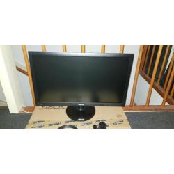 2 Monitoren te koop. 24" Asus en 19.5" Acer.