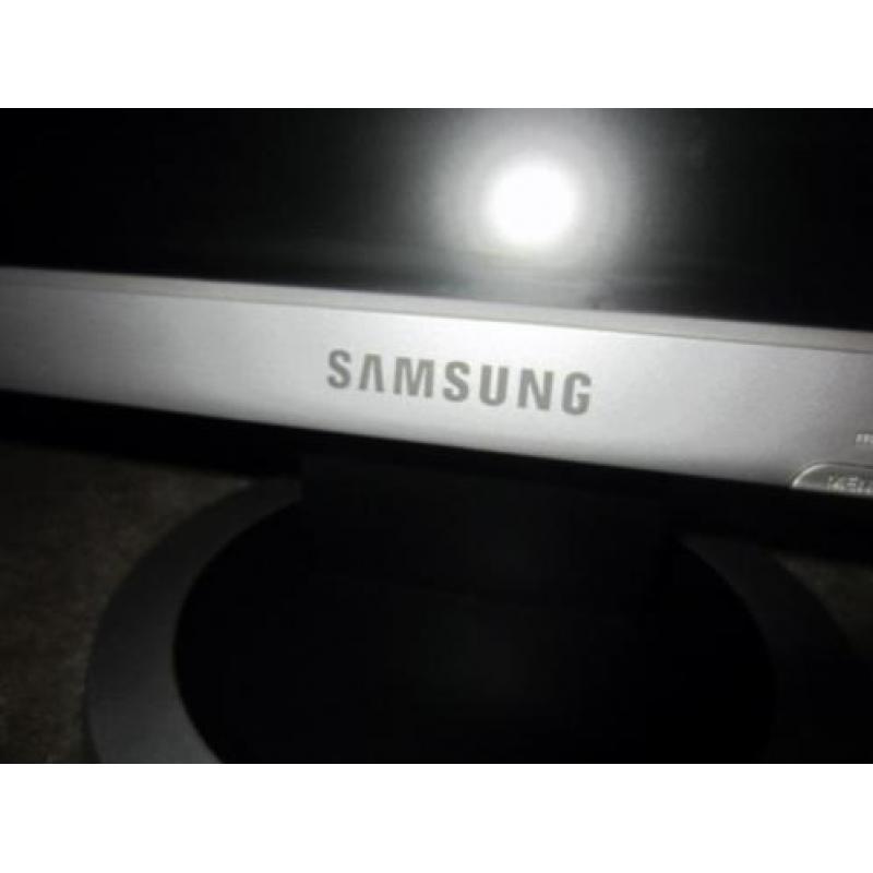 A45: Samsung Syncmaster 710N LCD 17 inch beeldscherm Pixel