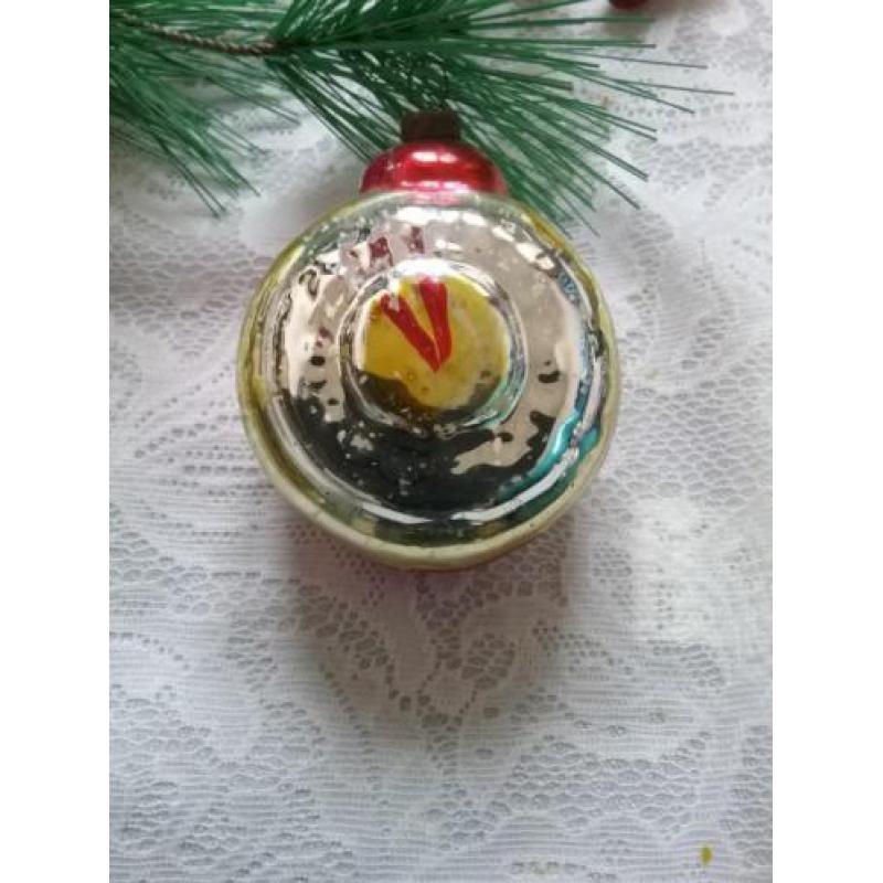 Oude antieke kerstbal klok kerstversiering. Kerst bal