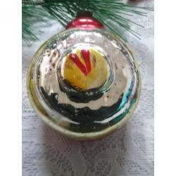 Oude antieke kerstbal klok kerstversiering. Kerst bal