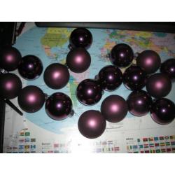 paarse kerst ballen in vaas en 17 losse ballen oph E 10,00