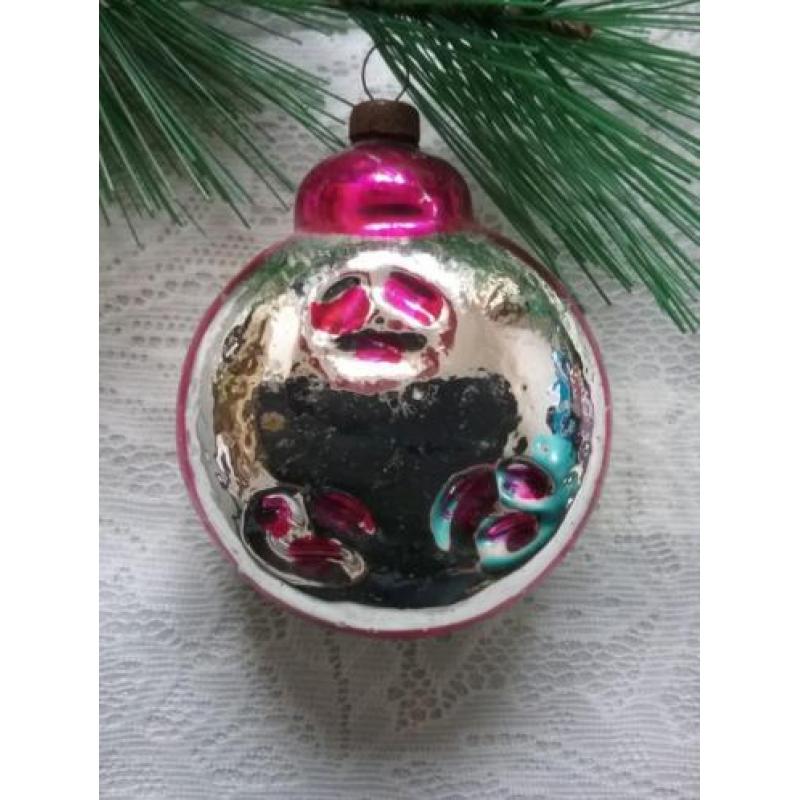 Oude antieke kerstbal klok kerstversiering. Kerst bal