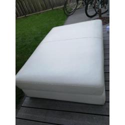Hocker / Poef / Bijzettafel van Leer