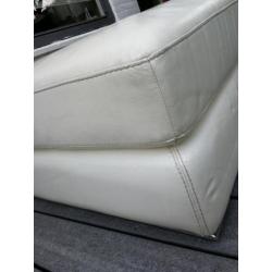 Hocker / Poef / Bijzettafel van Leer