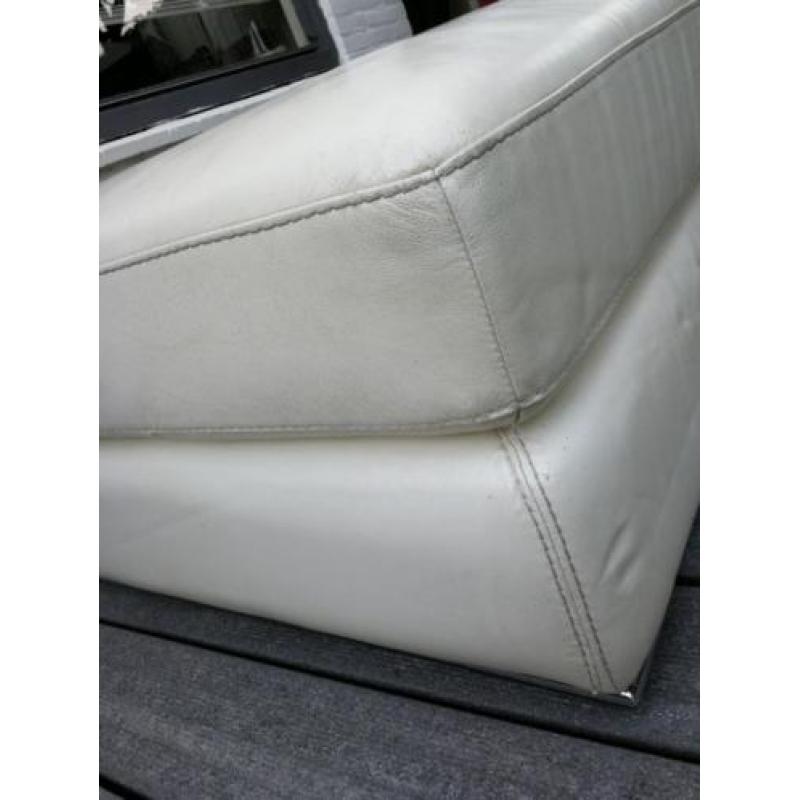 Hocker / Poef / Bijzettafel van Leer