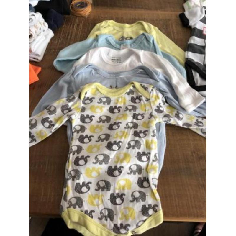 12 jongens rompers maat 50/56