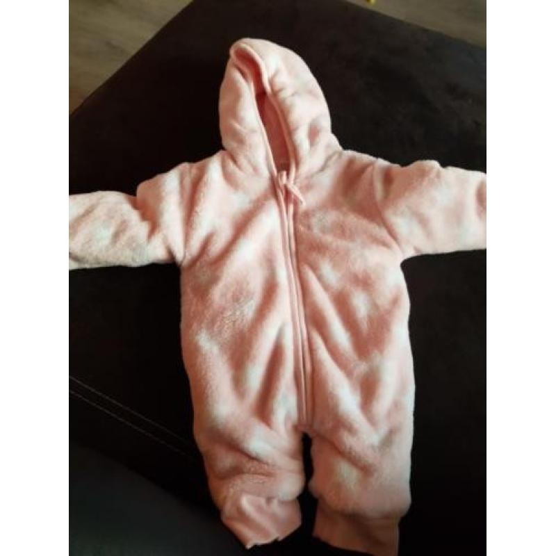 Jasjes/ vestjes en een soort skipakje maat 50/56