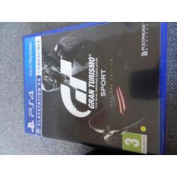 Playstation 4 1TB, met 2 Controllers en 2 spellen