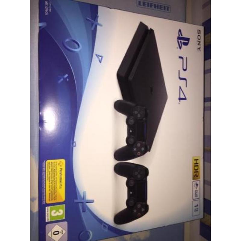 Playstation 4 1TB, FIFA19, 2 CONTROLLERS, PSPLUS