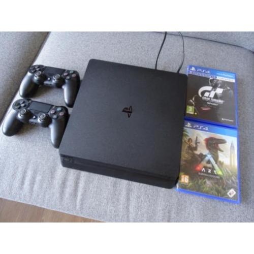 Playstation 4 1TB, met 2 Controllers en 2 spellen
