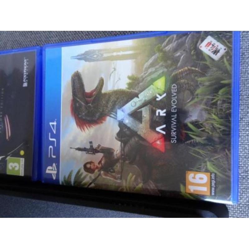 Playstation 4 1TB, met 2 Controllers en 2 spellen