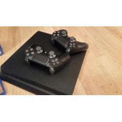 PS4 Slim 1TB met 2 controllers + 5 Leuke Games + Garantie