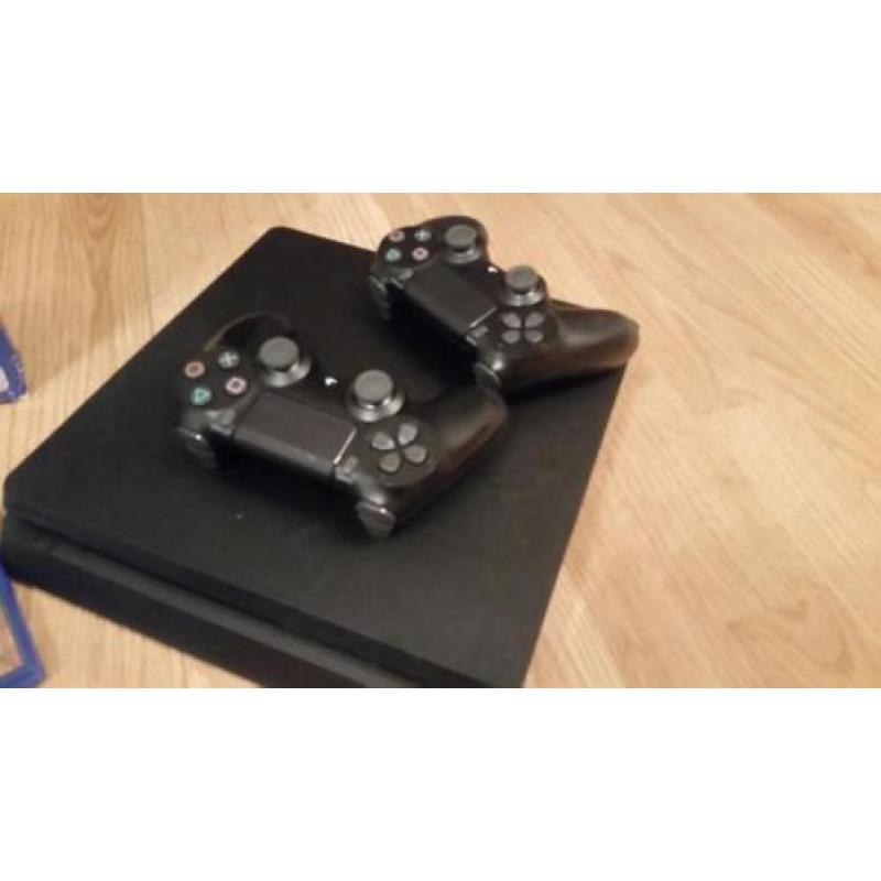 PS4 Slim 1TB met 2 controllers + 5 Leuke Games + Garantie