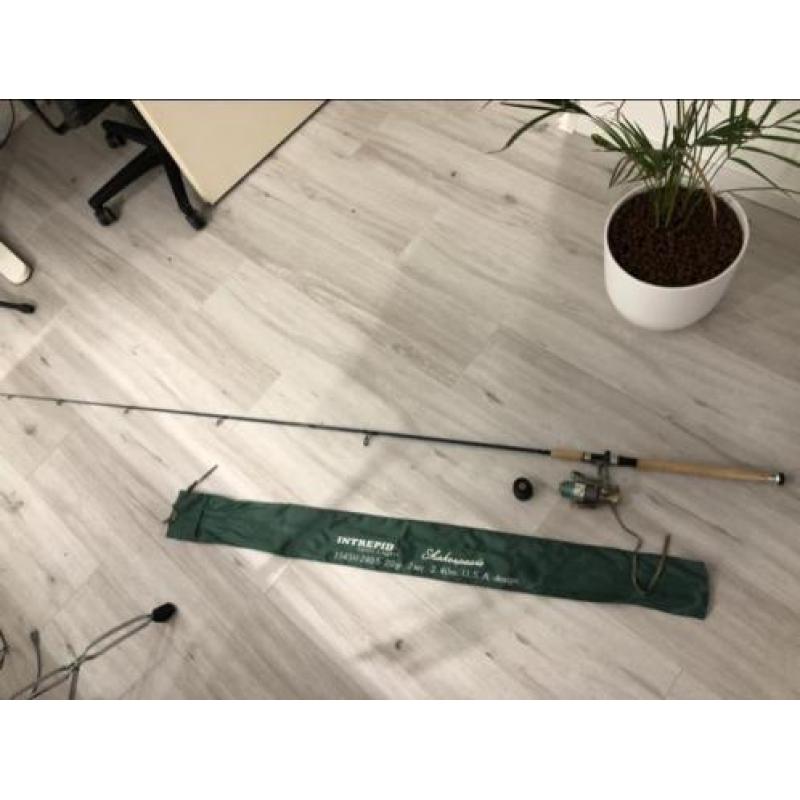 Shakespeare sportvishengel 2,40m, Intra 6000gs molen