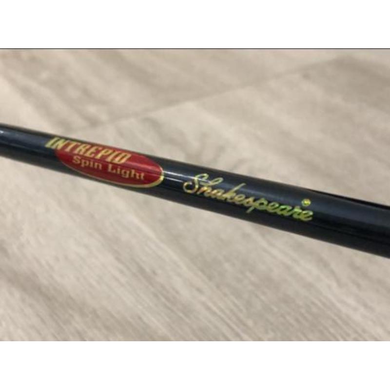 Shakespeare sportvishengel 2,40m, Intra 6000gs molen
