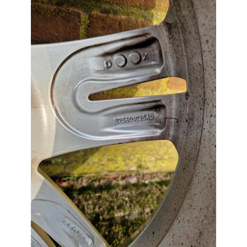 Winterbanden + 18" orginele velgen Seat Ateca