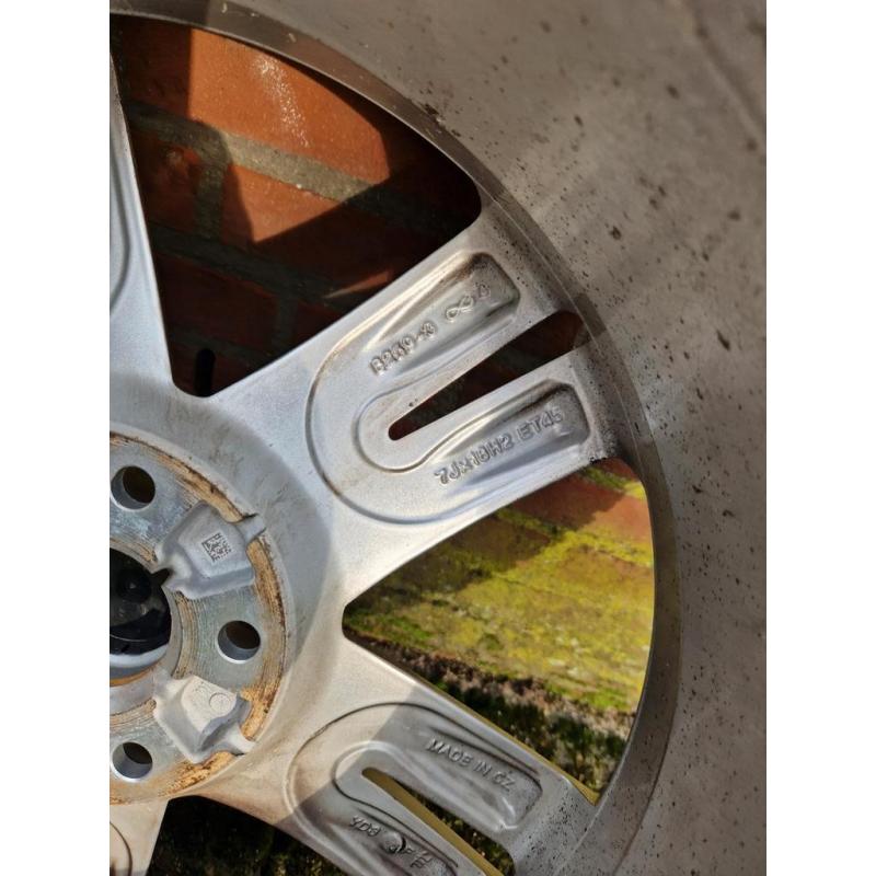 Winterbanden + 18" orginele velgen Seat Ateca
